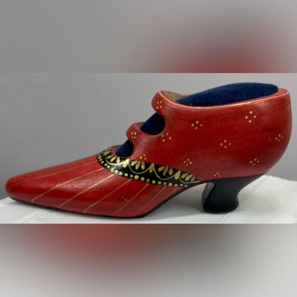 Miniature Ceramic Victorian Style Red Shoe Signed Pin Cushion Unique Figurine - Picture 3 of 7